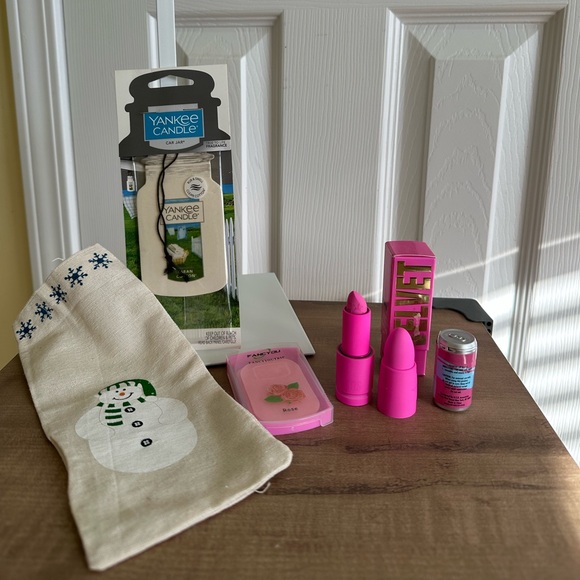 Jeffree Star Velvet Trap Lipstick & Other Goodies - Picture 8 of 12